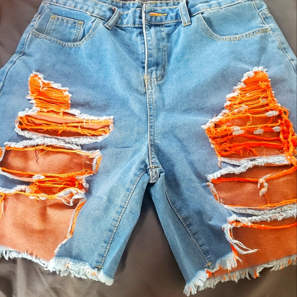 Cute distressed shorts